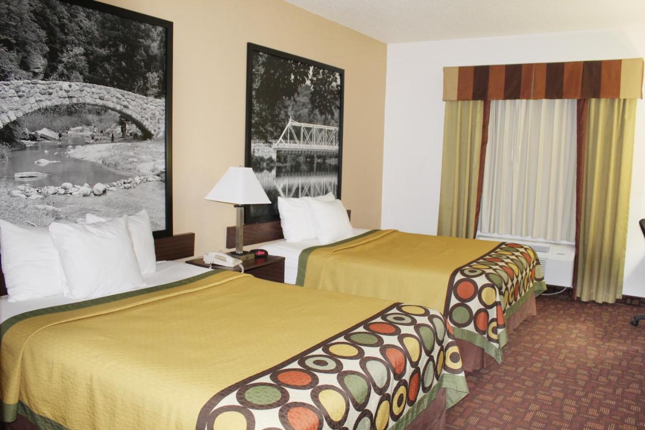 Super 8 By Wyndham Three Rivers Kültér fotó