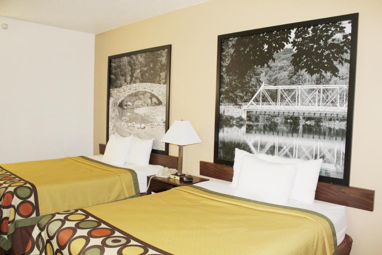 Super 8 By Wyndham Three Rivers Kültér fotó
