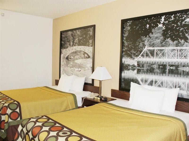 Super 8 By Wyndham Three Rivers Kültér fotó